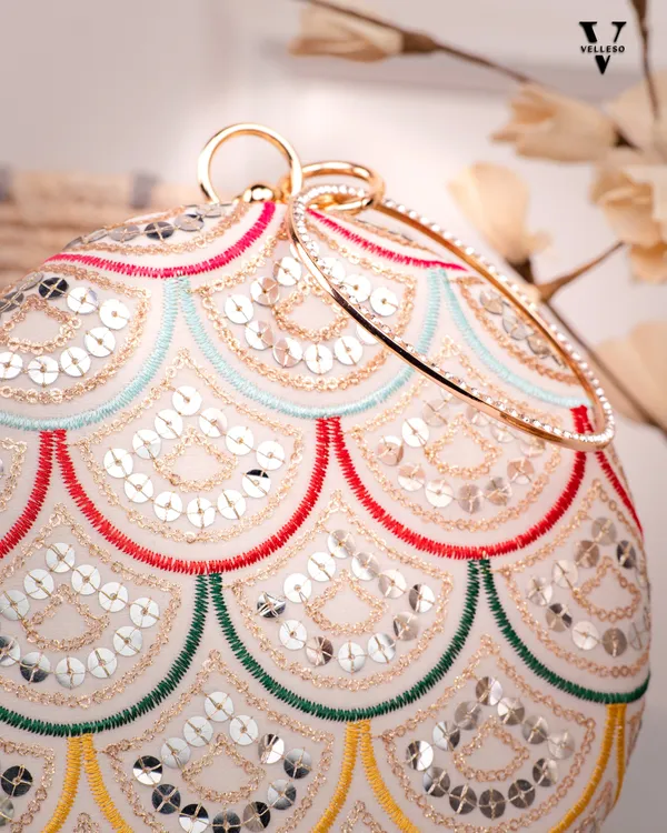 Noorani_Round_Embroidered_Mirror_Clutch_with_Bangle_Handle